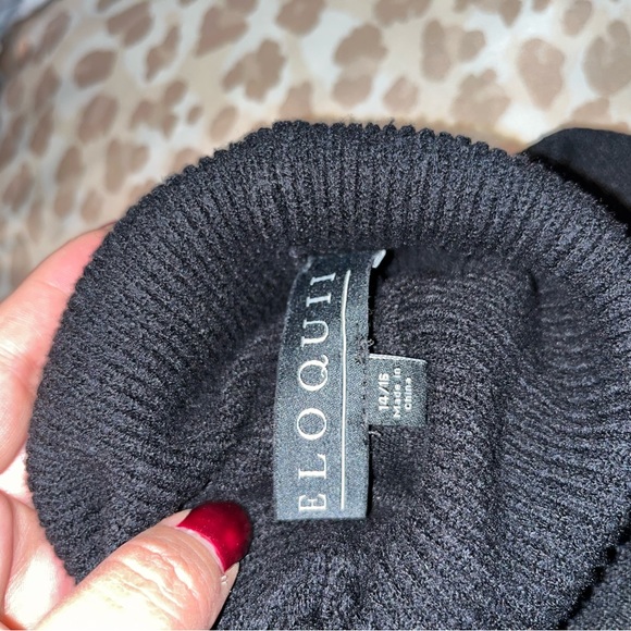 Cold shoulder turtleneck sweater - Picture 3 of 3